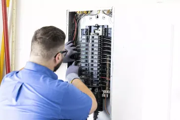 Emergency electrician service